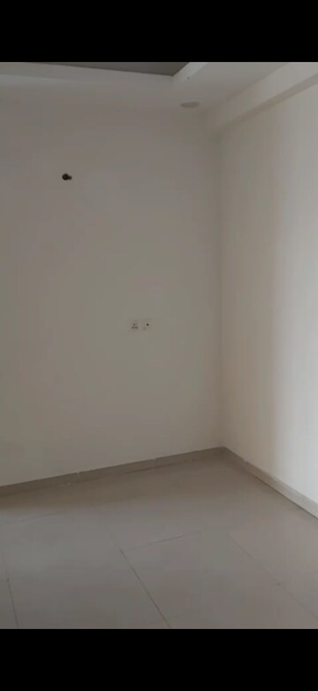 Room in 3 BHK Apartment at Prateek Wisteria, Sector 77 – for Rent