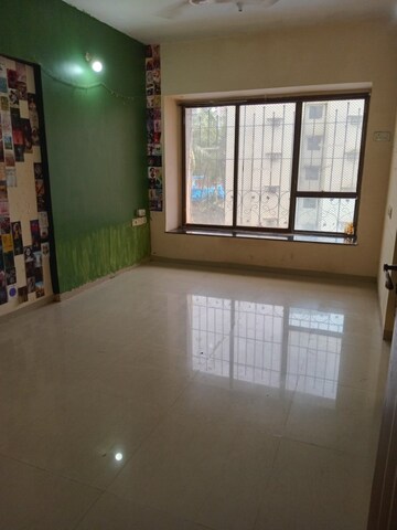 Room in 3 BHK Apartment at Sapphire Court, Andheri West – for Rent