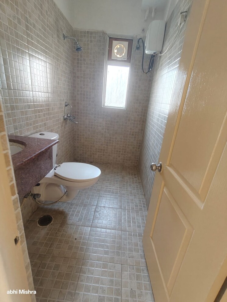 Bathroom, paras-tierea 2 Bedroom 825 Sq.Ft. Apartment In Sector 137 Noida 9542455