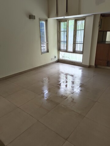 Room in 3 BHK Apartment at Shalimar Nest, Vasant Kunj – for Rent