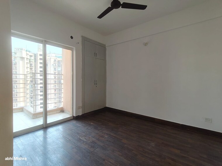 Room, paras-tierea 2 Bedroom 825 Sq.Ft. Apartment In Sector 137 Noida 9542524