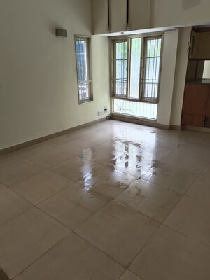 Room in 3 BHK Apartment at Shalimar Nest, Vasant Kunj – for Rent