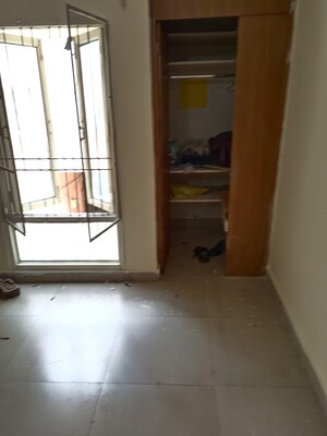 Room in 3 BHK Apartment at Shalimar Nest, Vasant Kunj – for Rent