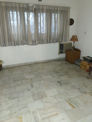 Room in 4 BHK Apartment at Shalimar Nest, Vasant Kunj – for Sale