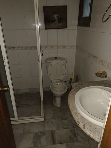 Bathroom in 4 BHK Apartment at Shalimar Nest, Vasant Kunj – for Sale