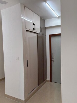 Furnished Amenities in 3 BHK Apartment at Sector 19b Dwarka – for Rent