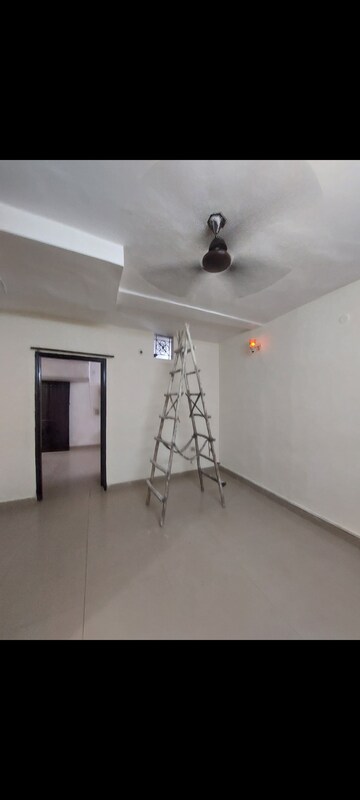 Room in 1 BHK Apartment at Aadharshila Apartment, Sarita Vihar – for Rent