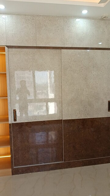 Room in 3 BHK Apartment at Gaurs Siddhartham, Siddharth Vihar – for Sale