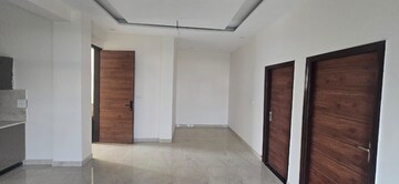 Room in 3 BHK Builder Floor at High Ground – for Sale