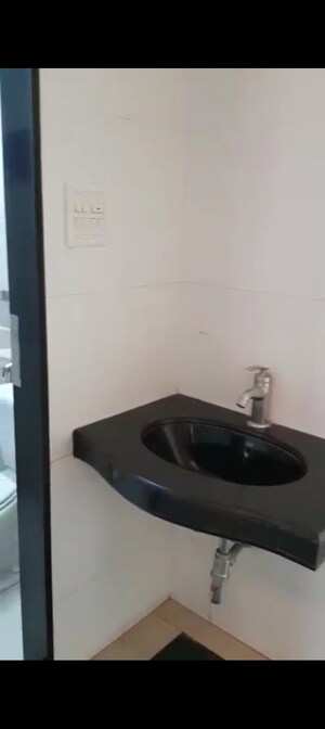 Furnished Amenities in 2 BHK Apartment at Hiranandani Meadows, Manpada – for Rent