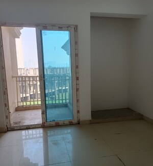 Room in 2.5 BHK Apartment at Sector 1 Greater Noida – for Sale