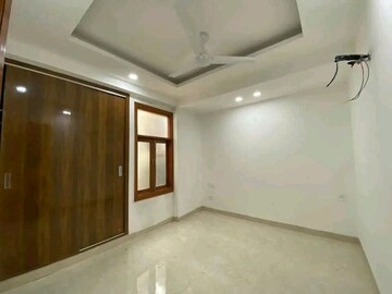 Room in 2 BHK Apartment at Chattarpur – for Rent