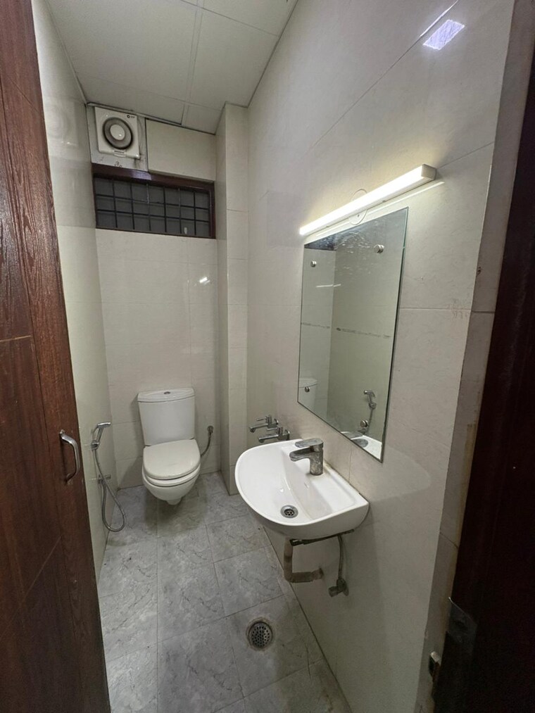 Attached Bathroom, sector 31 1 Bedroom 720 Sq.Ft. Builder Floor In Sector 31 Gurgaon 9543002