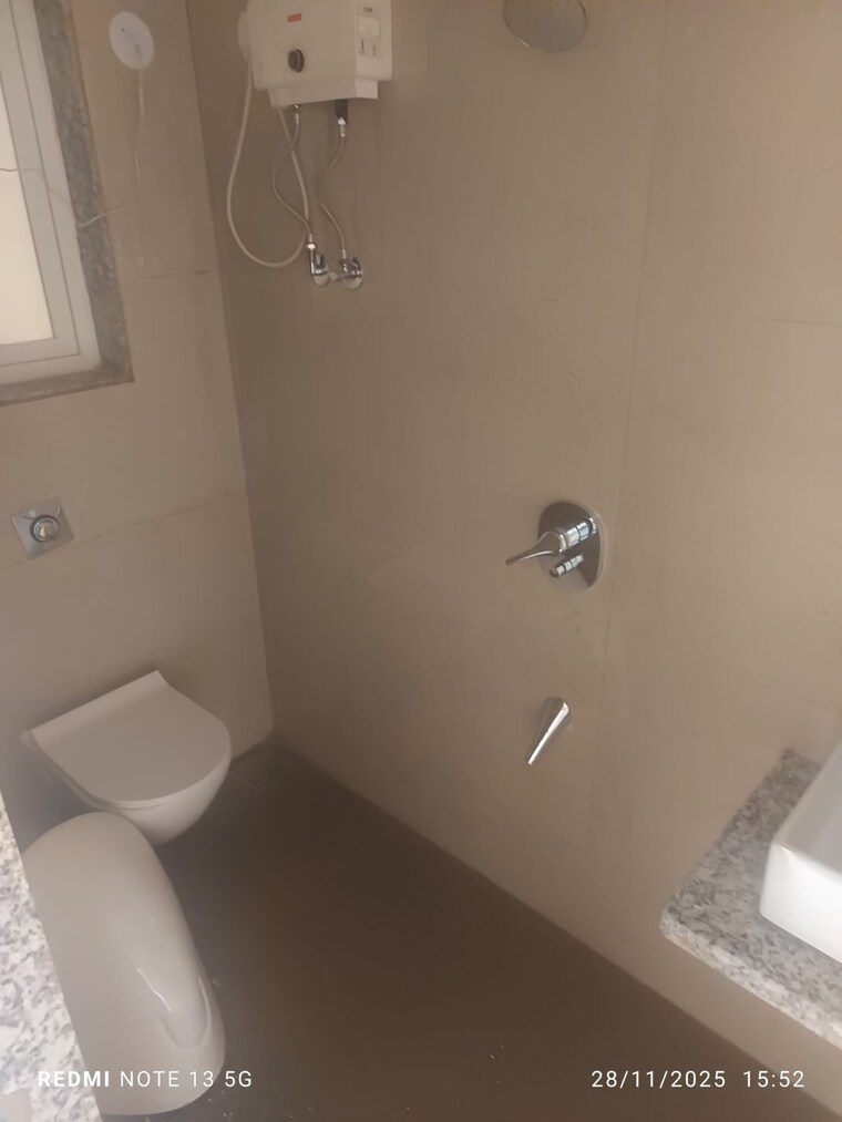 Bathroom, vaibhavlaxmi-queens-avenue 1 Bedroom 403 Sq.Ft. Apartment In Chembur Mumbai 9543014