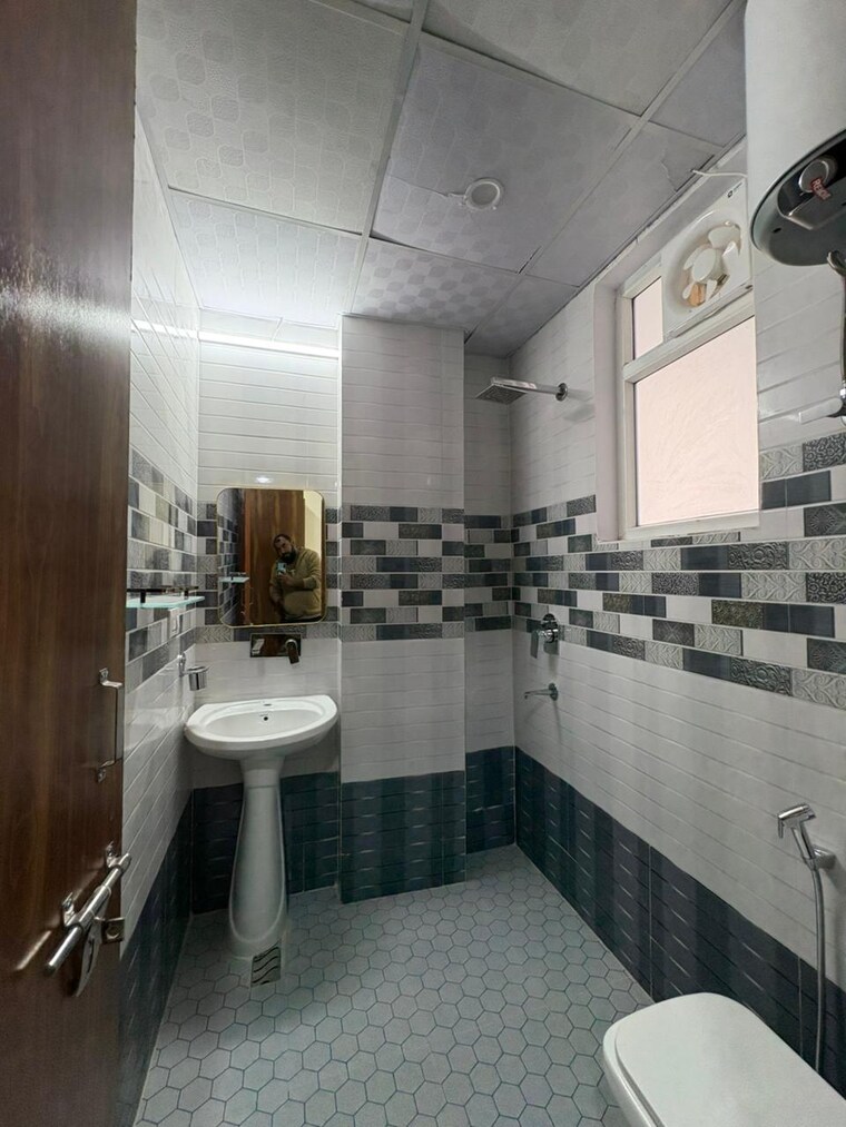 Master Bedroom, sector 40 1 Bedroom 700 Sq.Ft. Builder Floor In Sector 40 Gurgaon 9543059