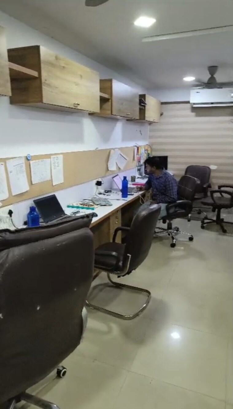 Team Area, ashirwad-paras Commercial Office Space 1488 Sq.Ft. In Prahlad Nagar Ahmedabad 9543104