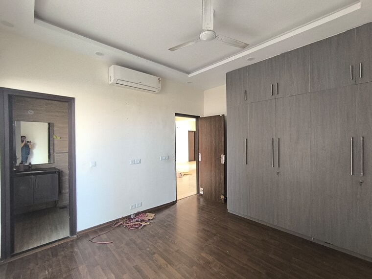 Room, bptp-amstoria 3 Bedroom 2229 Sq.Ft. Builder Floor In Sector 102 Gurgaon 9543229