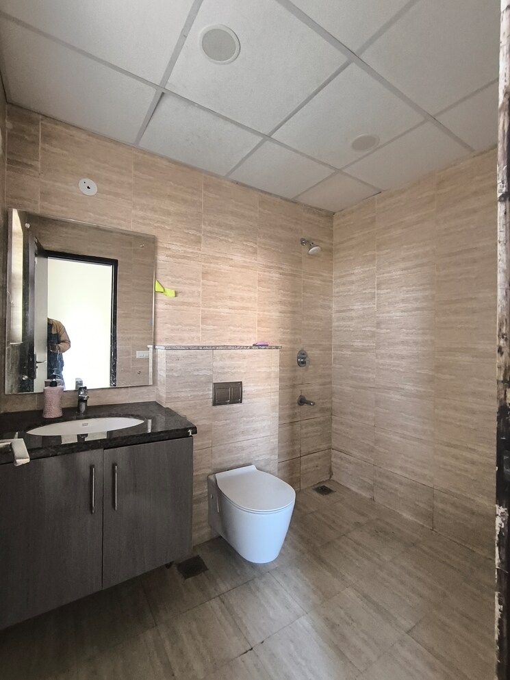 Bathroom, bptp-amstoria 3 Bedroom 2229 Sq.Ft. Builder Floor In Sector 102 Gurgaon 9543229