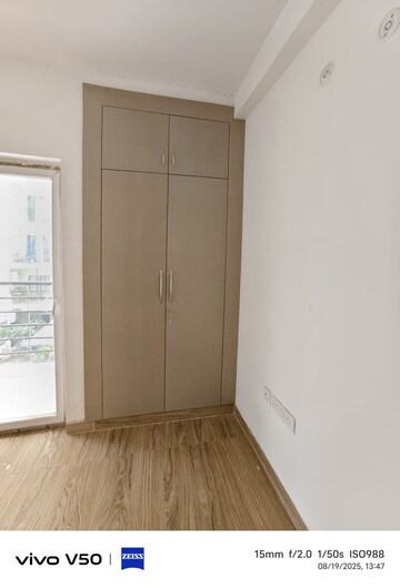 Room in 2 BHK Apartment at Ansal Celebrity Meadows, Sushant Golf City – for Rent