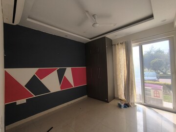 Bedroom in 3 BHK Builder Floor at BPTP Amstoria, Sector 102 – for Rent