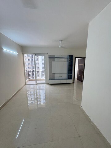 Room in 2 BHK Apartment at Signature The Millennia 3, Sector 37d – for Rent