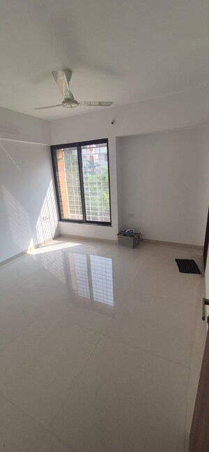 Room in 2 BHK Apartment at Kharadi – for Rent