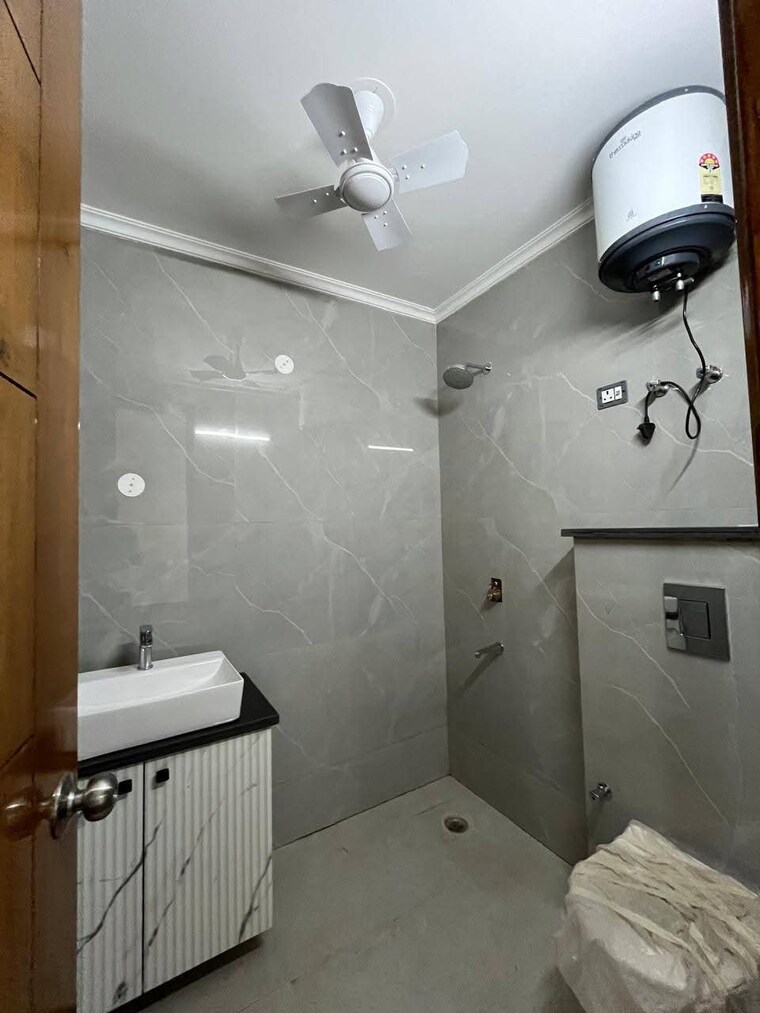 Bathroom, chattarpur 3 Bedroom 1150 Sq.Ft. Builder Floor In Chattarpur Delhi 9543328