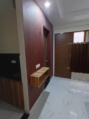 Room in 3 BHK Apartment at Sushant Golf City – for Sale