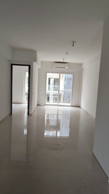Room in 2 BHK Apartment at Smart World Orchard, Sector 61 – for Sale