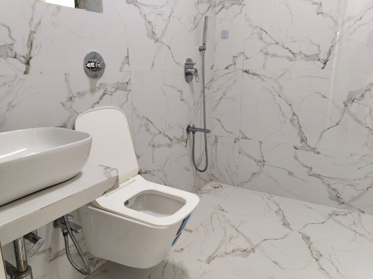 Bathroom, andheri west 2.5 Bedroom 1250 Sq.Ft. Apartment In Andheri West Mumbai 9543399