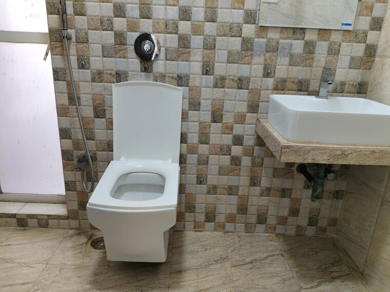 Bathroom, andheri west 2.5 Bedroom 1250 Sq.Ft. Apartment In Andheri West Mumbai 9543399