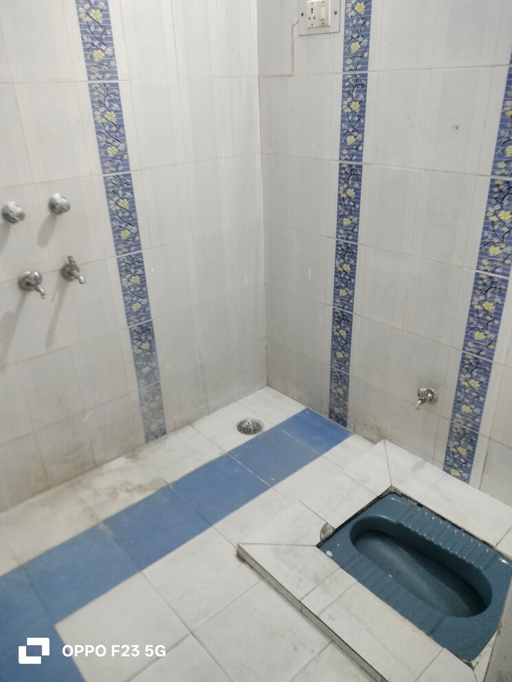 Bathroom, gomti nagar Commercial Office Space 1250 Sq.Ft. In Gomti Nagar Lucknow 9543449