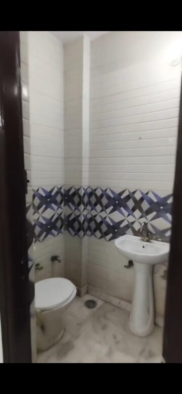 Master Bedroom in 2 BHK Builder Floor at Uttam Nagar – for Rent