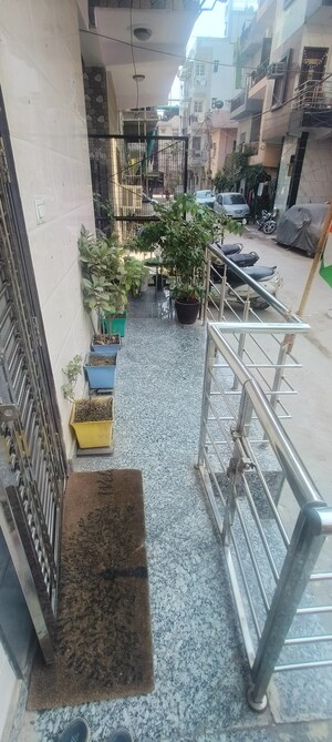 Balcony in 1 BHK Builder Floor at Rohini Sector 25 – for Rent