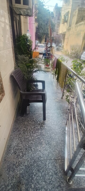 Balcony in 1 BHK Builder Floor at Rohini Sector 25 – for Rent