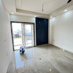 Room in 3 BHK Builder Floor at RPS Palm Drive, Khedi Road – for Sale