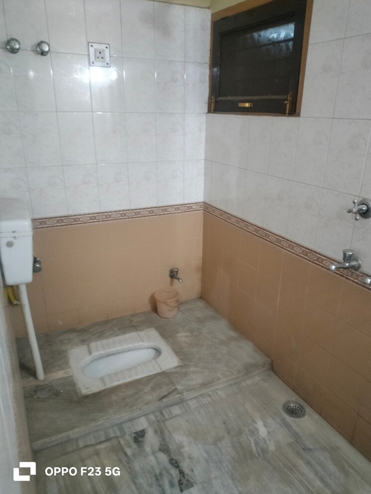 Bathroom, gomti nagar 6+ Bedroom 3200 Sq.Ft. Villa In Gomti Nagar Lucknow 9543525