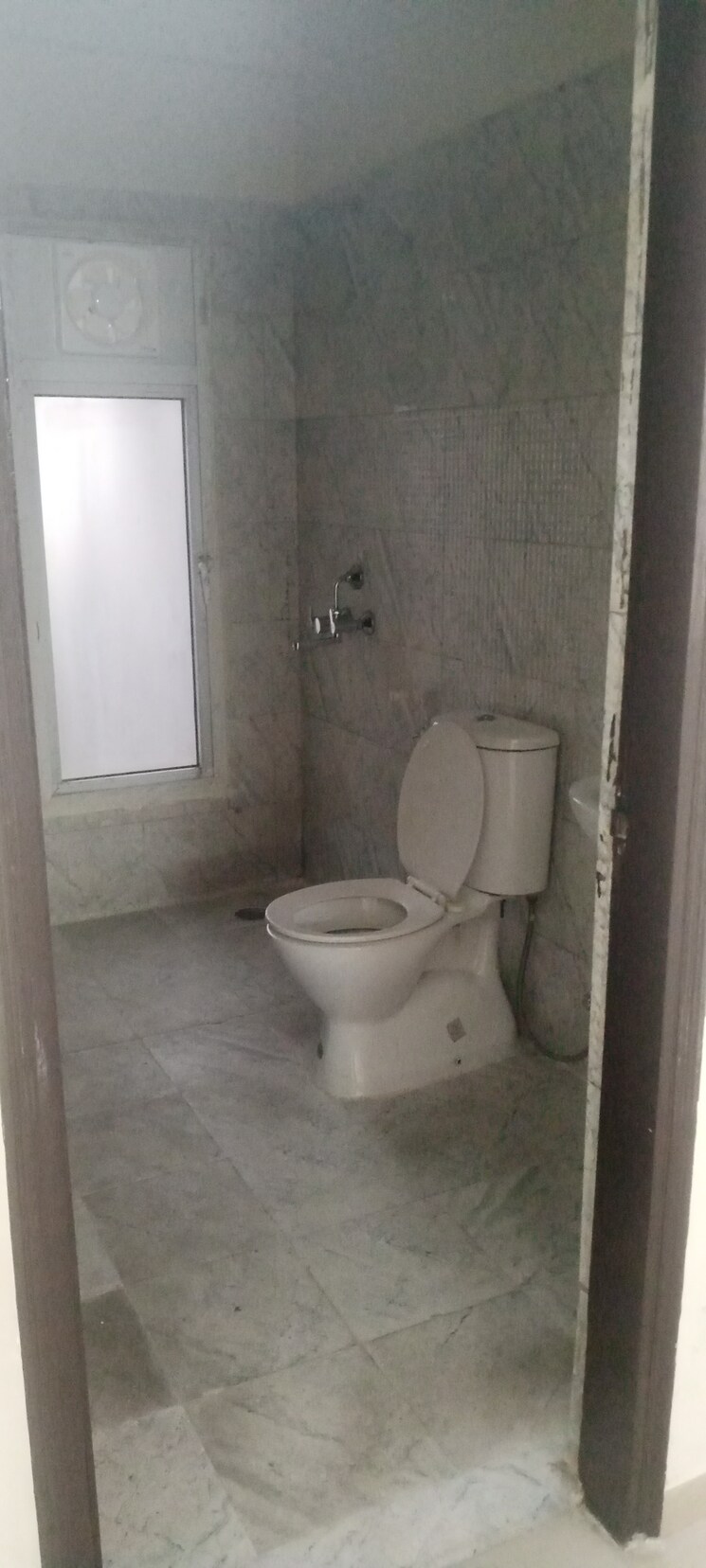 Bathroom, prateek-grand-city 2 Bedroom 970 Sq.Ft. Apartment In Siddharth Vihar Ghaziabad 9543520