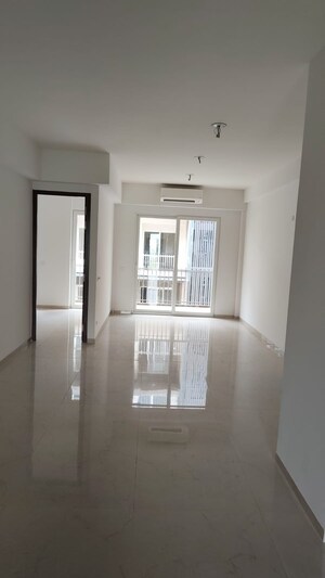 Room in 3 BHK Apartment at Smart World Orchard, Sector 61 – for Sale