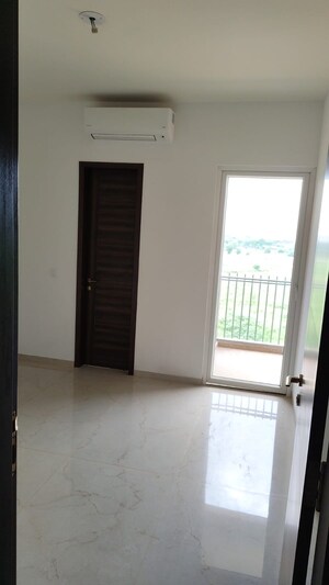 Room in 3 BHK Apartment at Smart World Orchard, Sector 61 – for Sale
