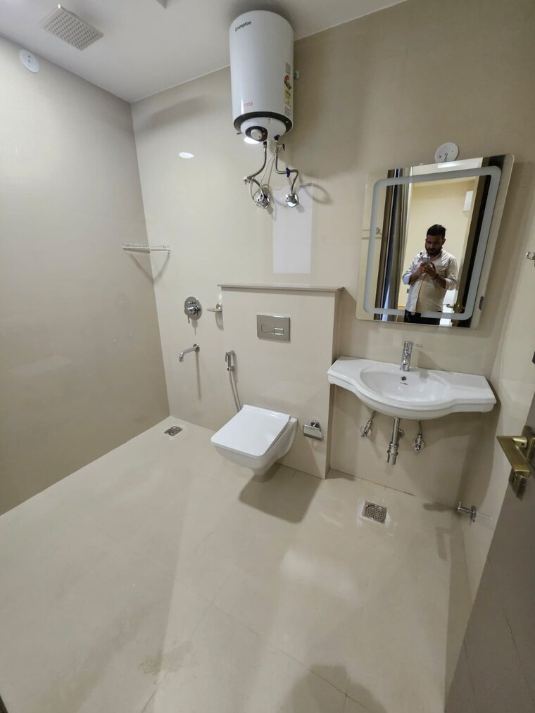 Bathroom, sector 42 1 Bedroom 730 Sq.Ft. Builder Floor In Sector 42 Gurgaon 9543562