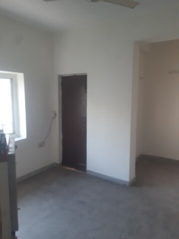 Furnished Amenities in 2 BHK Builder Floor at Vasundhara Sector 17 – for Sale