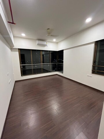 Room in 3 BHK Apartment at Celestia Spaces, Parel – for Rent