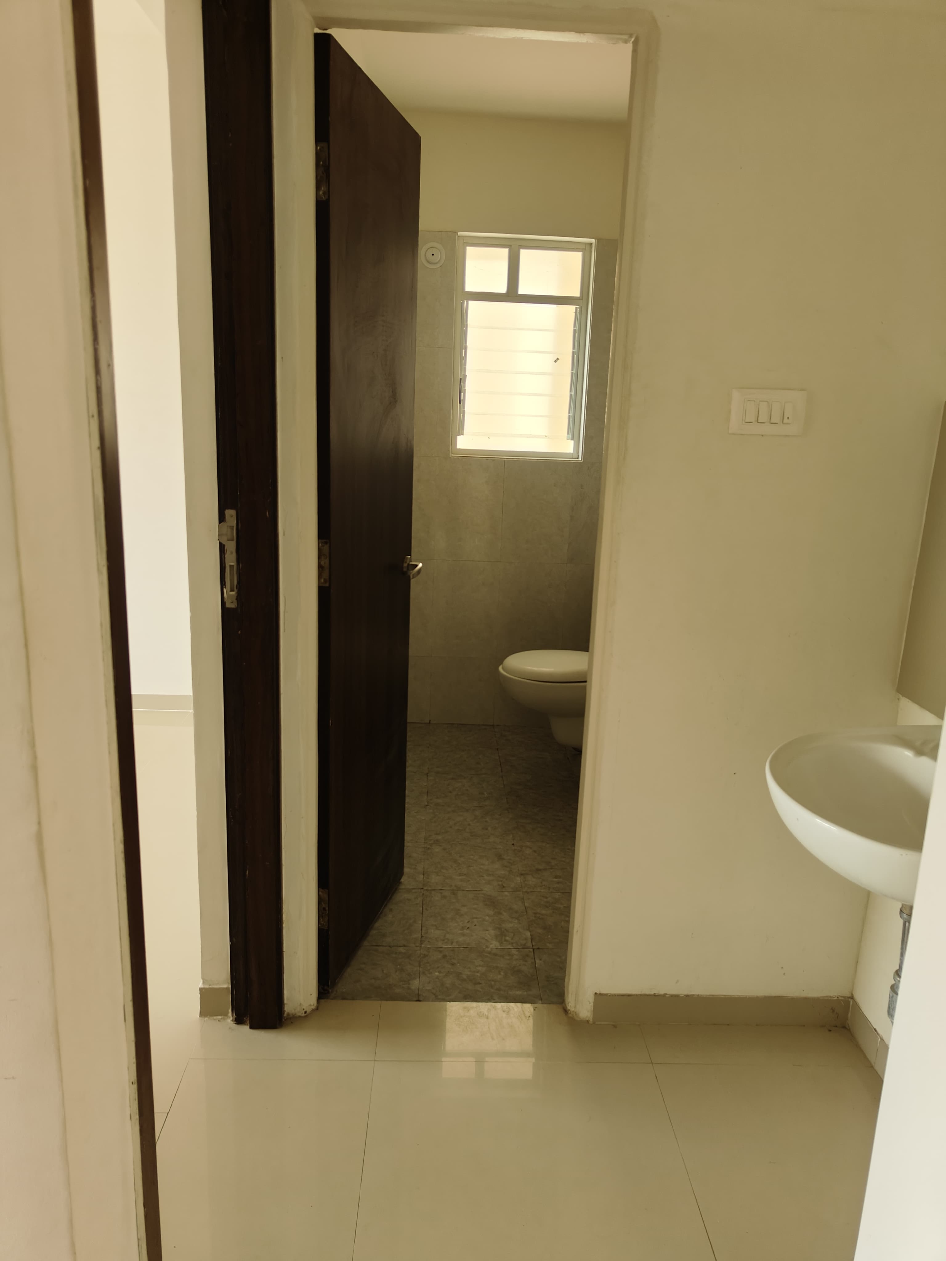 2 BHK + Servant Room 1000 Sq.Ft. Apartment in Venkateshwara Mirabel