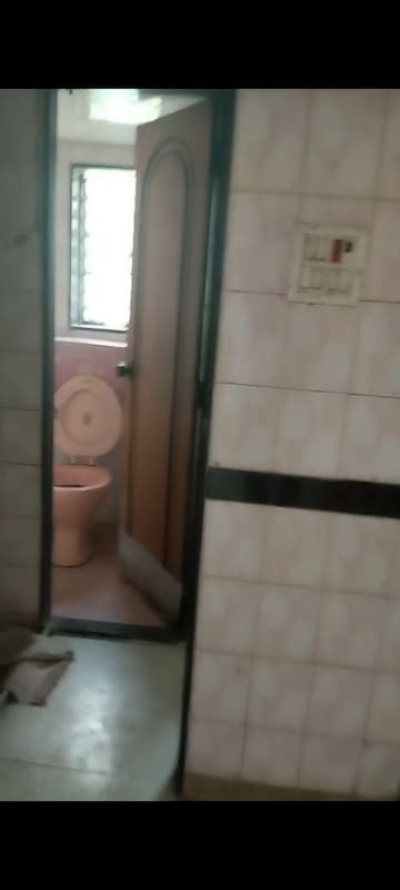 Bathroom in 1 BHK Apartment at Andheri East – for Rent
