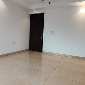 Room in 3 BHK Apartment at Elite Golf Green, Sector 79 – for Rent