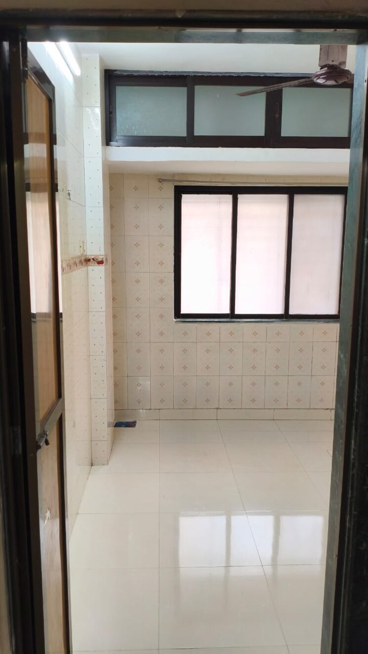 Bathroom, santoshi-niwas-chs 1.5 Bedroom 500 Sq.Ft. Apartment In Bhandup East Mumbai 9543654