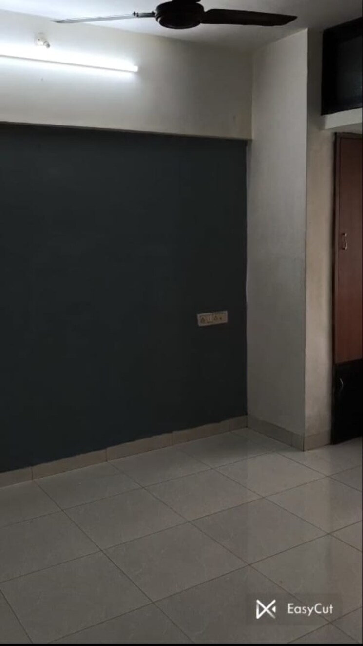 Room, santoshi-niwas-chs 1.5 Bedroom 500 Sq.Ft. Apartment In Bhandup East Mumbai 9543654