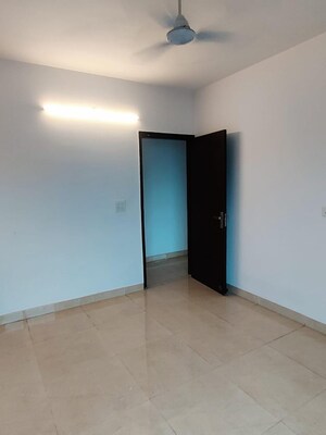 Room in 3 BHK Apartment at Elite Golf Green, Sector 79 – for Rent