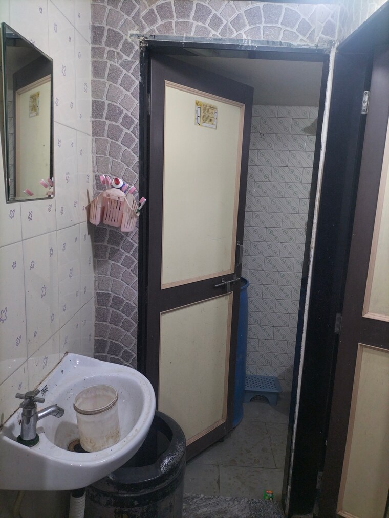 Bathroom, shri-datta-nandnavan-building 1 Bedroom 560 Sq.Ft. Apartment In Dhankawadi Pune 9543791